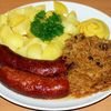 Sauerkraut mit Bratwurst